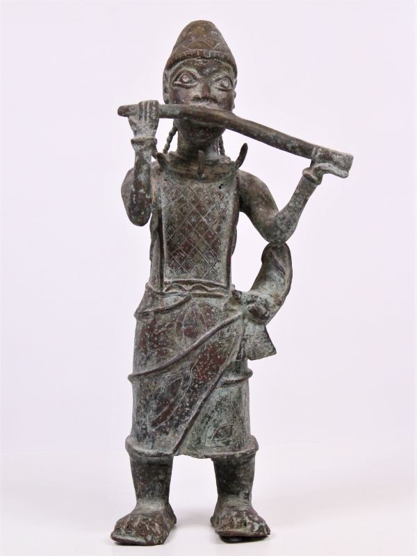 Bronzen beeldje : Benin hofhoornspeler
